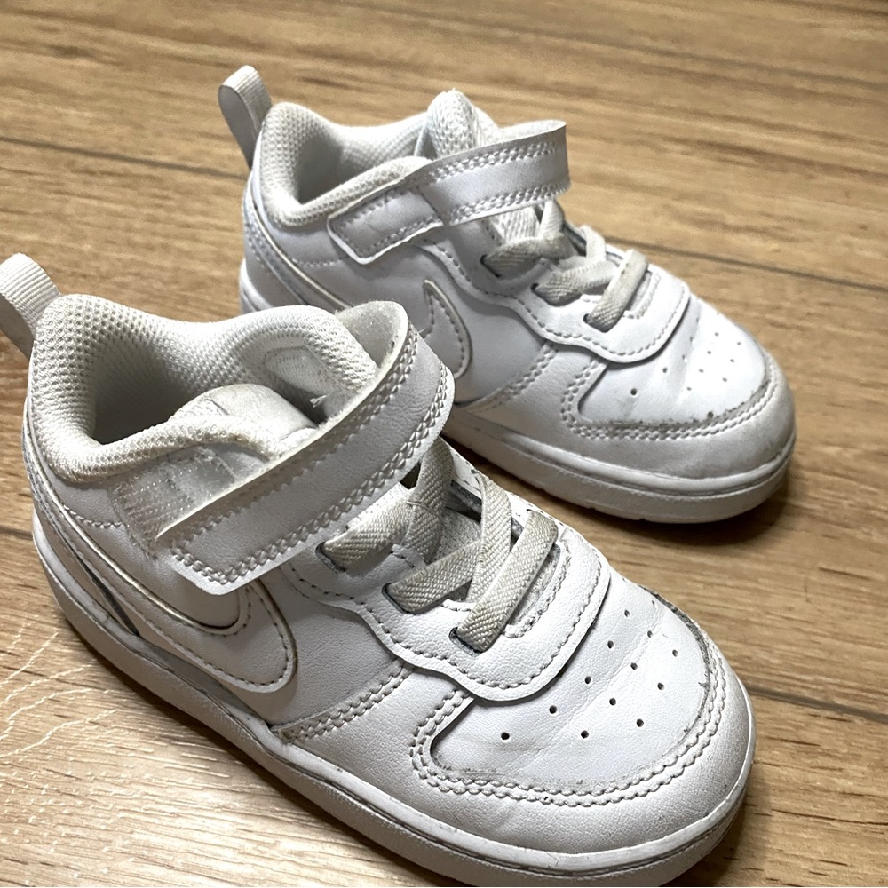 Toddler white Nike tennis shoes